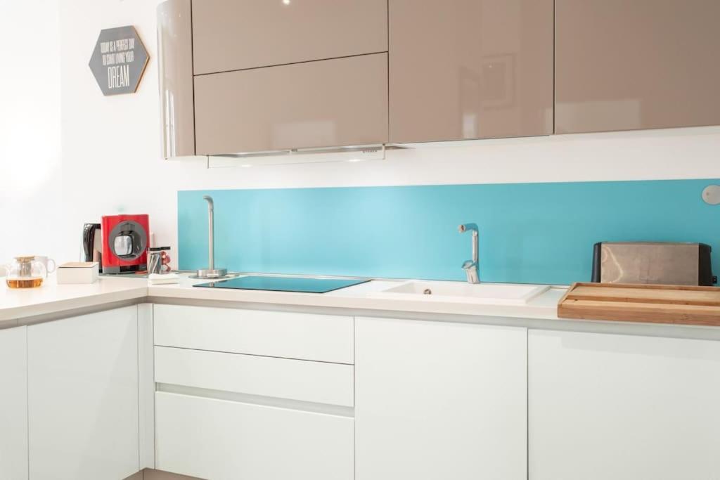Appartement #22 Emma 2bdr Balcony Center Town 2mins Tramway *