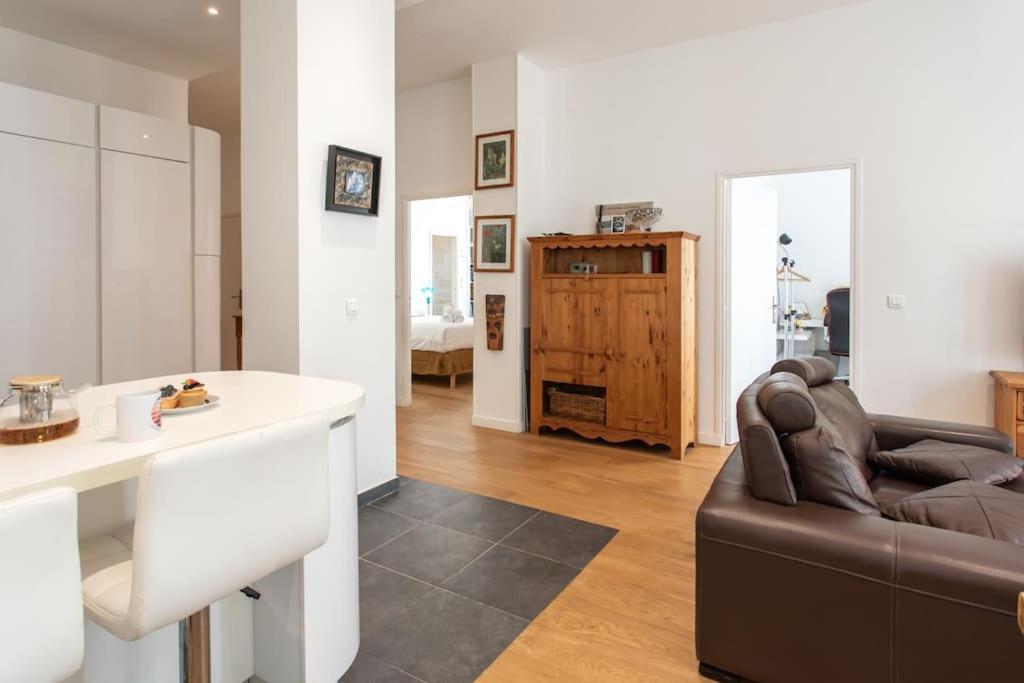 Appartement #22 Emma 2bdr Balcony Center Town 2mins Tramway